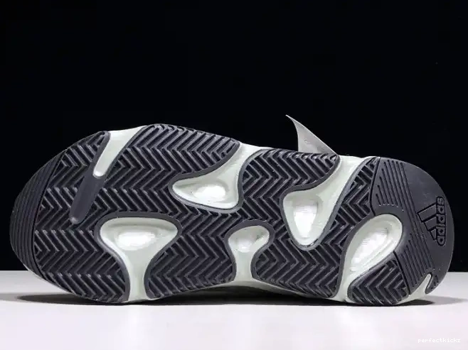 v2 Yeezy Adidas 700 Salt Boost EG7487 0513